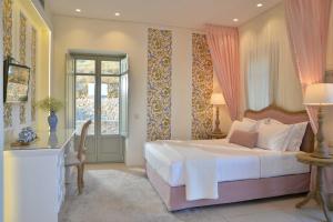 a bedroom with a bed and a window at Akrolithi Boutique Hotel & Suites in Oitylo