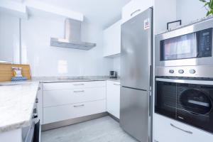 Kuchnia lub aneks kuchenny w obiekcie El Ancla de Bermeo By Urdaibai Rentals