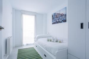 Łóżko lub łóżka w pokoju w obiekcie El Ancla de Bermeo By Urdaibai Rentals