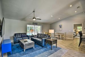 Χώρος καθιστικού στο Palm Coast Family Home with Private Pool and Lanai!