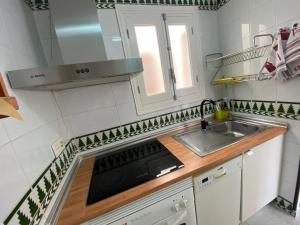A kitchen or kitchenette at Bungalow soleado a 100 metros de La Playa