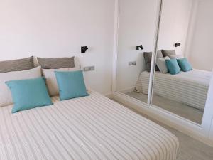 Posteľ alebo postele v izbe v ubytovaní Riviera del Sol , Casa Lola, Mijas Costa