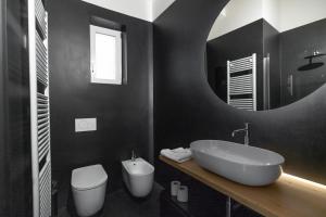 a bathroom with a tub and a sink and a mirror at Residenza Marconi - Domus Verona in Verona +10 photos