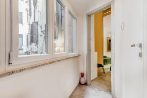 an empty hallway with a window and a room at TH Trastevere Luxury-S.Cosimato 2bd-2bt in Rome +28 photos