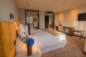 TV a/nebo společenská místnost v ubytování JM Suites Hotel Eco-Friendly Casablanca