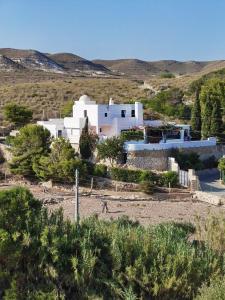 a white house in the middle of a hill at Casa La Cúpula in Agua Amarga