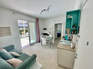 Fotografie z fotogalerie ubytování Appartamento al mare con giardino, spiaggia e piscina v destinaci Alba Adriatica