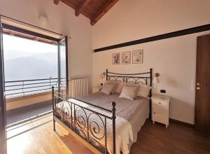 Postel nebo postele na pokoji v ubytování Chiaro di Luna Home – Lake Como