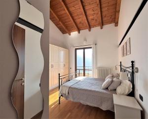 Postel nebo postele na pokoji v ubytování Chiaro di Luna Home – Lake Como