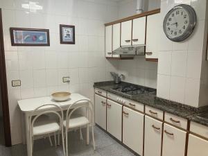Kuchyňa alebo kuchynka v ubytovaní Apartamento Telefónica Trece