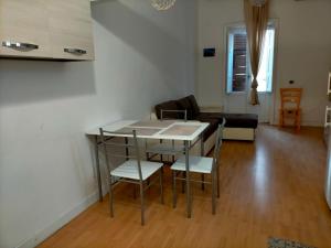 A kitchen or kitchenette at Brigante's home Még 1 kép