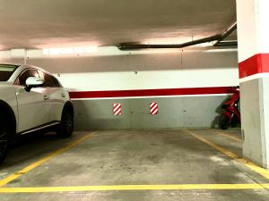 a parking garage with a car parked in it at Adelfa - 2 hab, AA, parking gratis, junto Hospital in Murcia