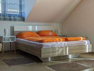 Cama ou camas em um quarto em Smestaj Dzentlmen