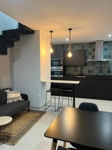 Η κουζίνα ή μικρή κουζίνα στο Villa Zeus