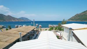 a view of the ocean from the top of a building at Silahcılar apart pansiyon in Kumluca
