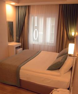 Postel nebo postele na pokoji v ubytování ParionHouse Hotel