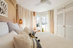 Łóżko lub łóżka w pokoju w obiekcie Cozy Townhouse Selwo