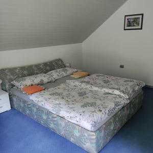 a bed sitting in a room with a couch at Wohnung mit Weitblick in Neustadt an der Weinstraße