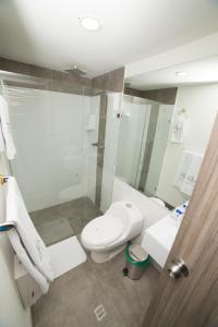 Koupelna v ubytování Hotel Torre Poblado