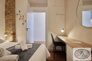 Łóżko lub łóżka w pokoju w obiekcie La Linda Little Apartments