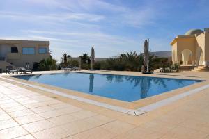 a large swimming pool in the middle of a house at Villa Luna Domaine Béluga Bounouma kerkennah in Sfax