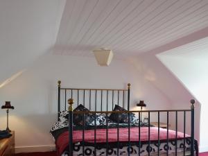 a bedroom with a bed and a white ceiling at Kennels Cottage - Beaufort Estate in Belladrum