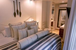 Postel nebo postele na pokoji v ubytování Leones de Alba Hotel Boutique