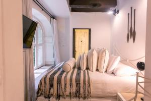 Postel nebo postele na pokoji v ubytování Leones de Alba Hotel Boutique