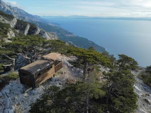 a wooden building on a mountain overlooking the ocean at Villa Adriatica in Marusici 