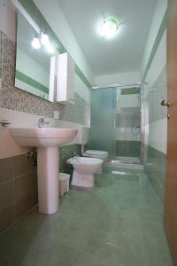 Kylpyhuone majoituspaikassa Londazzurra