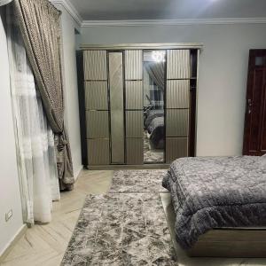 Kép شقه سكنيه على المحور المركزي مقابل النقل الجماعي szállásáról in 6th Of October a galériában