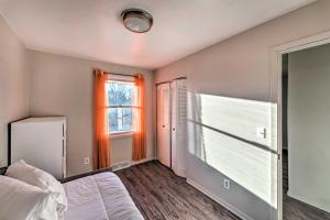 Postel nebo postele na pokoji v ubytování Family-Friendly Rockford Home with Private Yard!