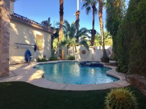 Rare Gem - Private Pool- Fine Dining - Close to Las Vegas Strip & Airport