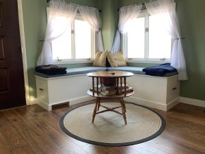 Gallery image of Vineyard Farmhouse with Hot Tub & Lake Views in Hammondsport