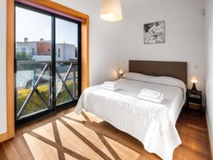 Ένα ή περισσότερα κρεβάτια σε δωμάτιο στο LINDA Oura Beach 4BR Villa 10 New for rent!