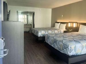 Кровать или кровати в номере Motel 6 Glendale Phoenix
