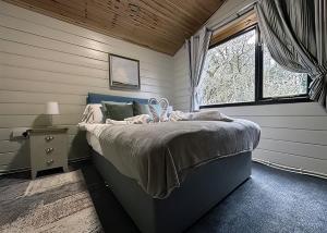 a bedroom with a bed and a window in a room at Sherwood Castle Holiday Forest in Edwinstowe