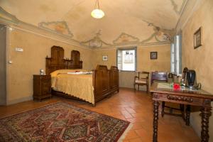 a bedroom with a bed and a table in it at Palazzo Tornielli in Mombello Monferrato
