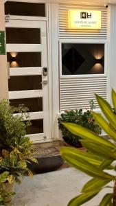 a door to a house with plants in front of it at DiHouse Apartment - Habitacion Privada in San Andrés