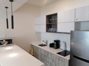 Η κουζίνα ή μικρή κουζίνα στο Estudio nuevo y cómodo +2 φωτογραφίες