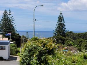 a street light with a view of the ocean at Three Cheers in Leigh