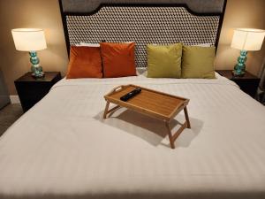 Voodi või voodid majutusasutuse The Platinum 2 Premium Suite by Reluxe toas