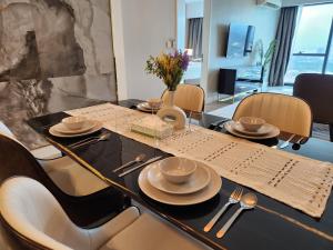 Istumisnurk majutusasutuses The Platinum 2 Premium Suite by Reluxe