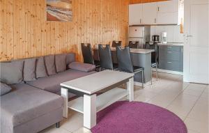 a living room with a couch and a table and a kitchen at Stunning Home In Sianozety With Wifi in Sianozety