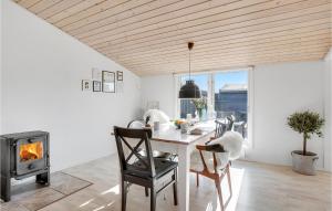 Φωτογραφία από το άλμπουμ του 3 Bedroom Cozy Home In Rødby σε Rodby