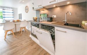 Kuchyň nebo kuchyňský kout v ubytování Baltic Village