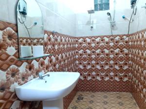 Koupelna v ubytování Subash Hotel