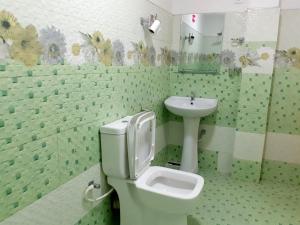 Koupelna v ubytování Subash Hotel