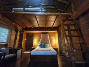 Postel nebo postele na pokoji v ubytování Wilpattu Tree House