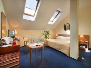 Rúm í herbergi á EA Hotel Tosca